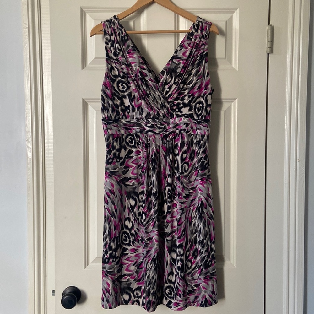 Tahari sleeveless print dress